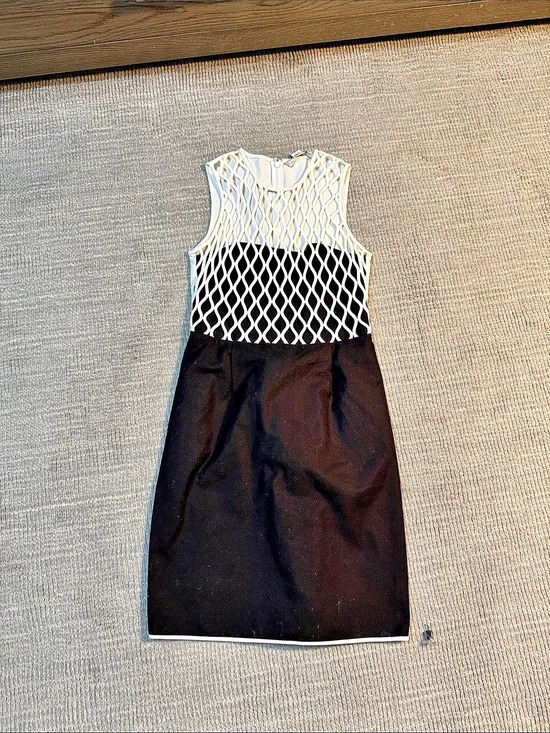 Diane Von Furstenberg Dresses & Skirts - Diane von Furstenberg Mini Geometric Dress in Black & White Size 2 Like New